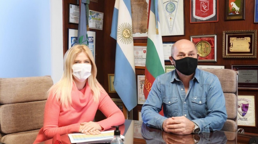 Magario recorrió con Secco un hospital de campaña en Ensenada