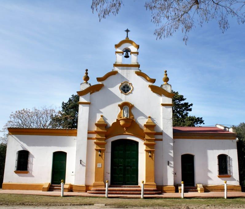 Iglesias en los pueblos turísticos para recorrer en Semana Santa