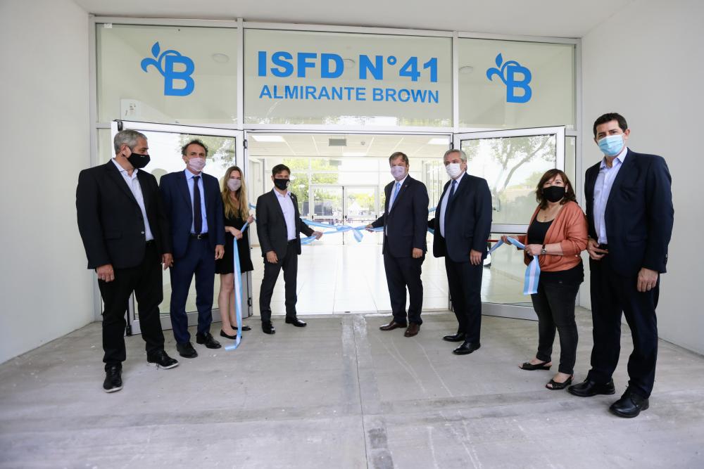 Alberto Fernández y Kicillof inauguraron el nuevo edificio de un instituto de formación docente