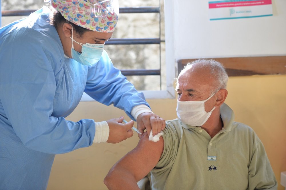 La Provincia ya inmunizó más de un millón de personas mayores de 70 años
