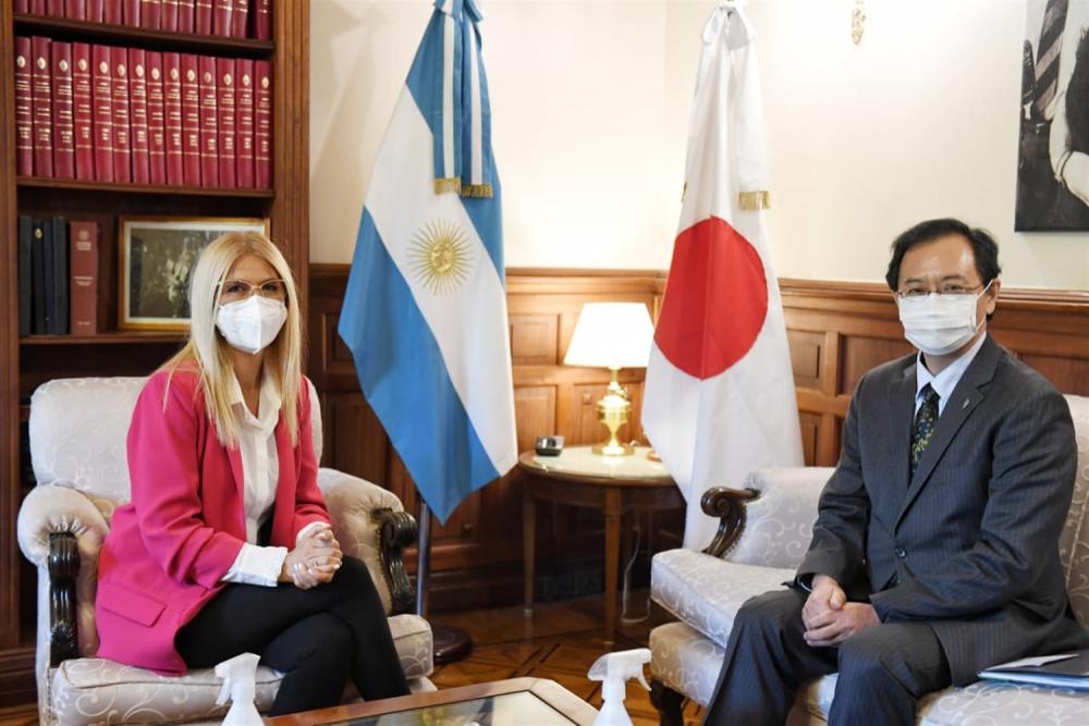 Verónica Magario recibió al embajador japonés Takahiro Nakamae