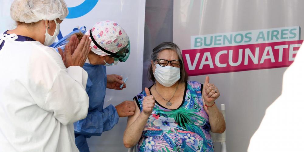 El gobierno bonaerense busca casa por casa a quienes aún no se inscribieron para vacunarse