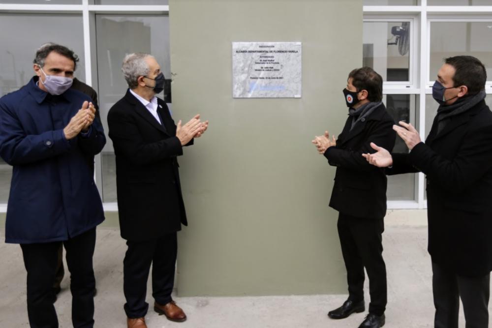 Kicillof inauguró una nueva alcaidía y dos hospitales modulares
