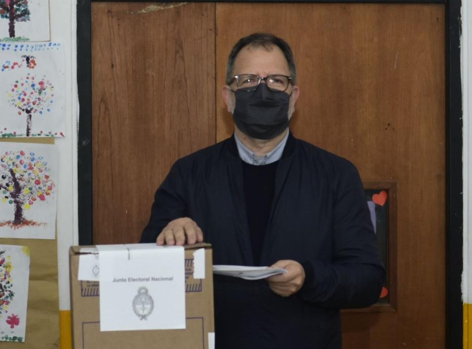 Votó Perechodnik: Advirtió “problemas con las boletas de Juntos” y pidió a los vecinos que “estén atentos”