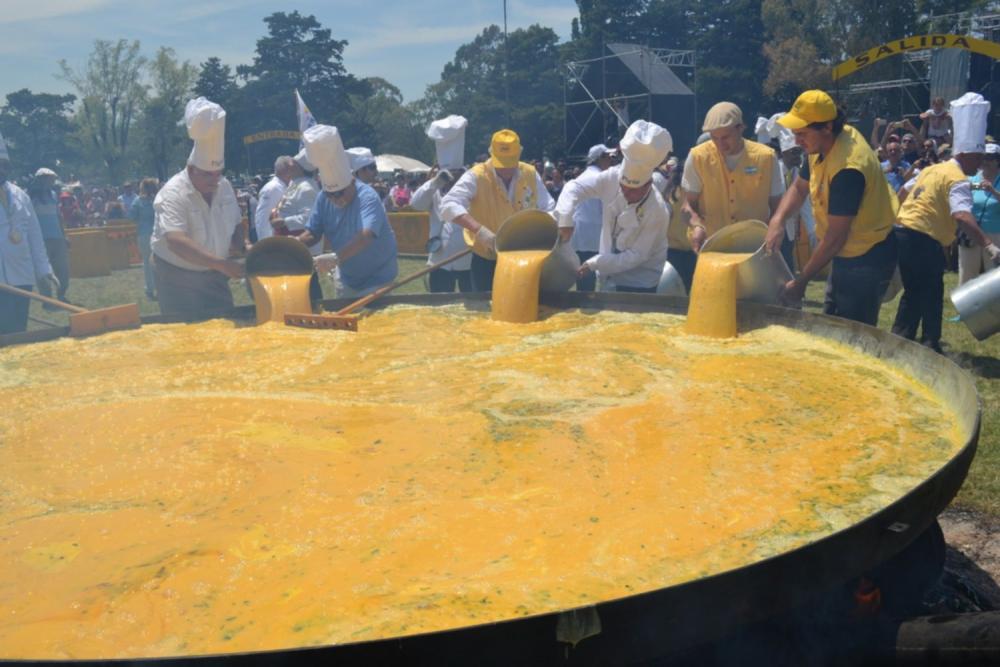 Saavedra: Buscan declarar como Provincial a la “Fiesta de la Omelette Gigante”