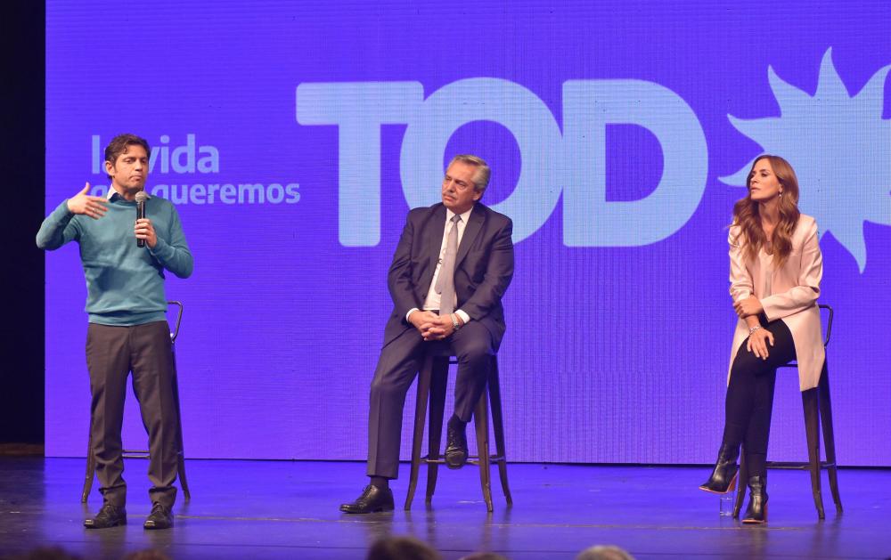 Kicillof, Tolosa Paz y Gollan aguardan los resultados en La Plata