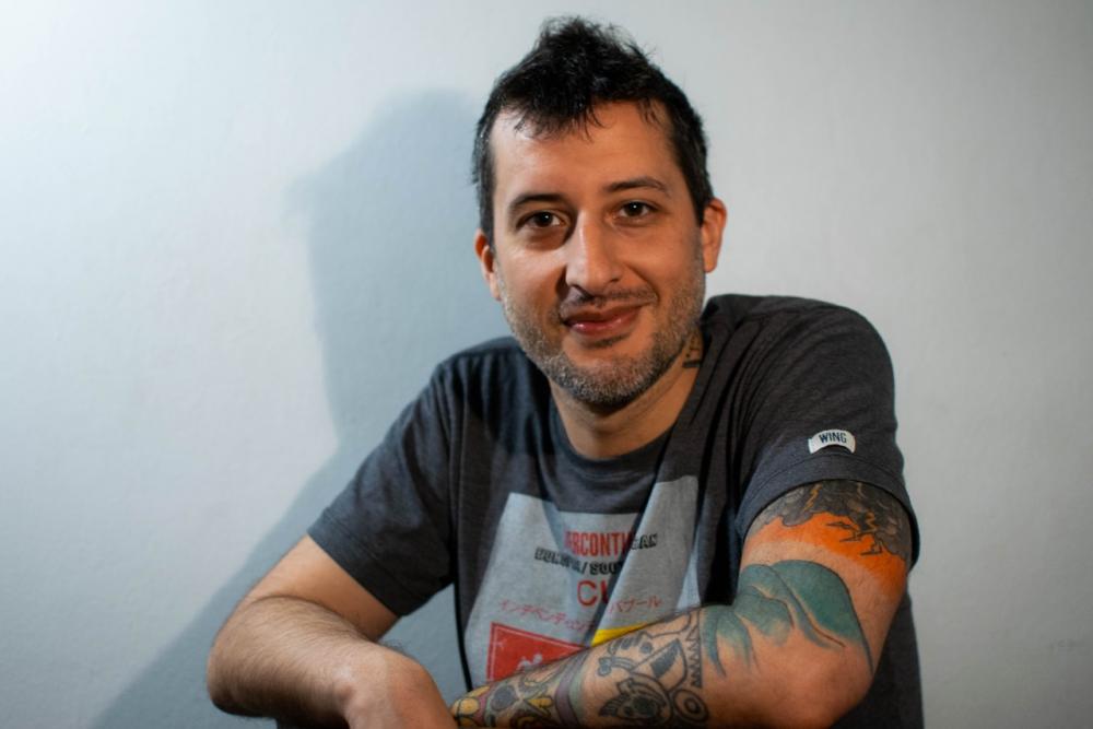 El periodista Matías Moscoso presentará en La Plata, Todos los Rojos, su primer libro