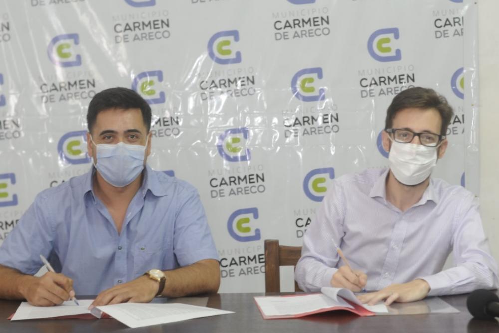 La Provincia firmó un convenio para la construcción de viviendas en Carmen de Areco