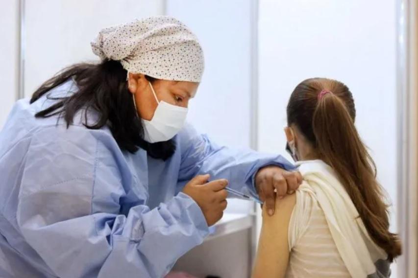 La Provincia comenzó a reforzar los esquemas de vacunación de chicos y chicas de 5 a 11 años