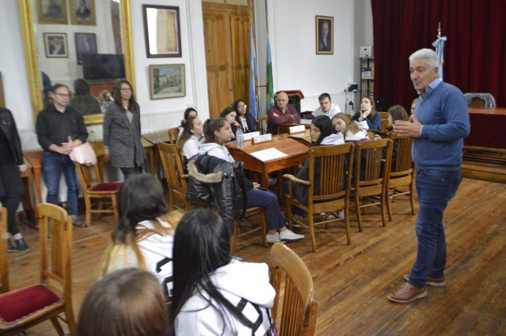 Zara conversó con alumnos del Colegio María Auxiliadora