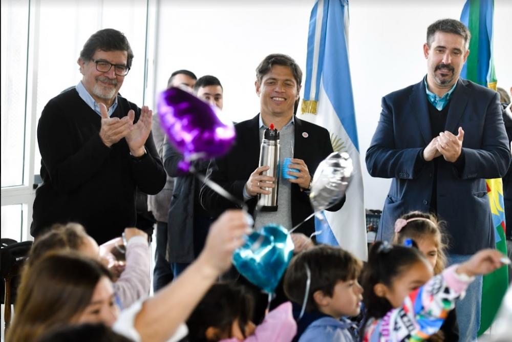 Kicillof inauguró un nuevo edificio educativo en Miramar