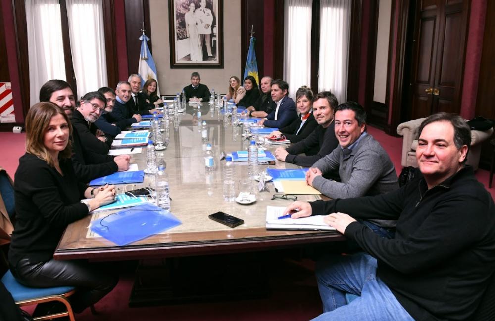 Kicillof encabezó la primera reunión de la Comisión Interministerial de Niñez y Adolescencia