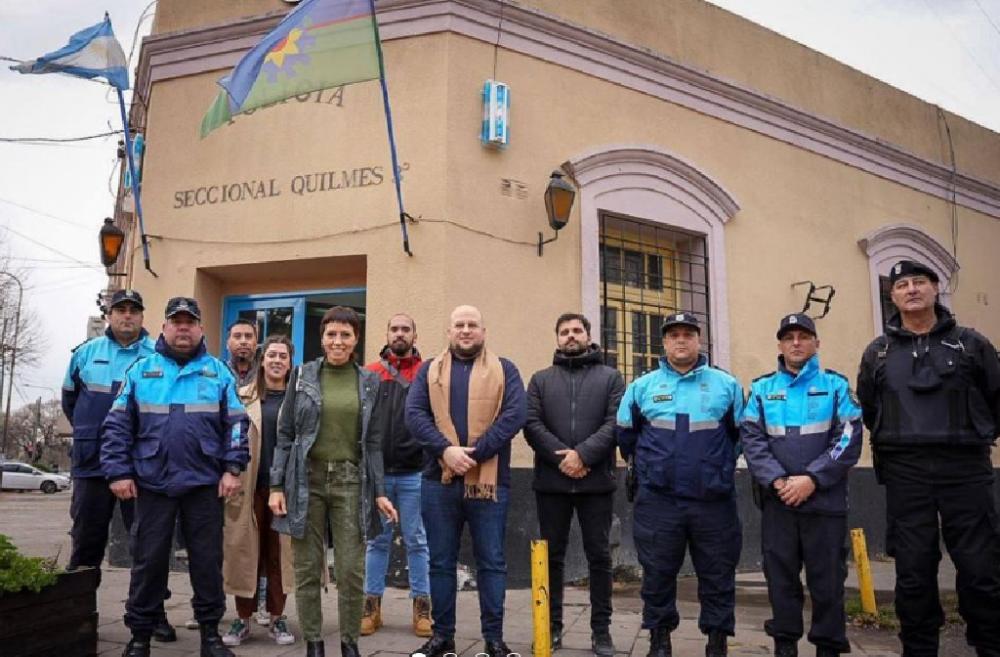 Mayra Mendoza supervisó operativo policial en barrio La Colonia