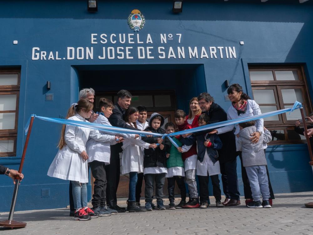 Franco Flexas inauguró la escuela 7 de Los Toldos