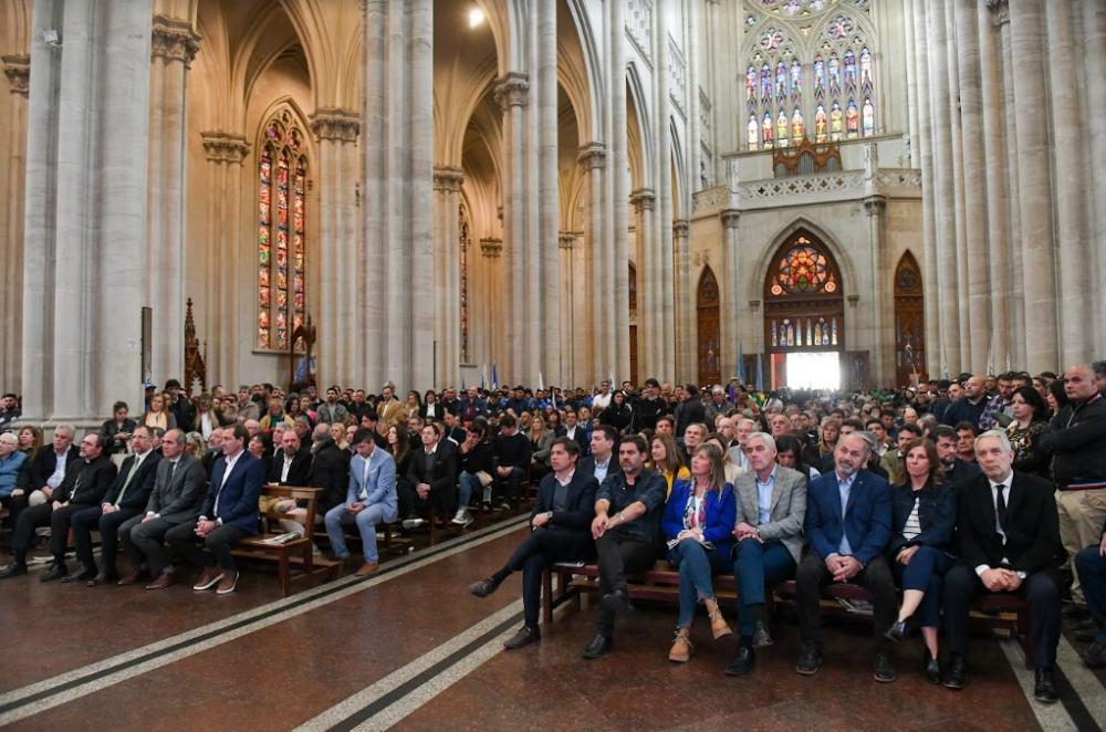 Kicillof participó de un acto en reconocimiento al Papa Francisco en la Catedral de La Plata