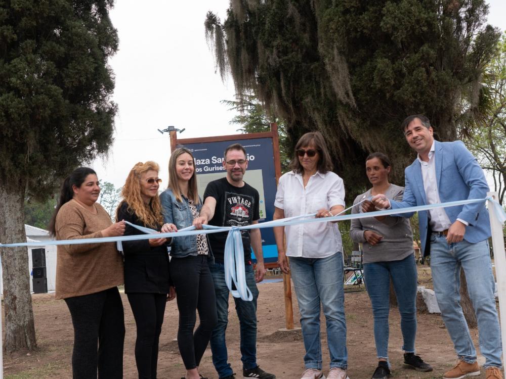 Con la presencia de Flexas, los vecinos de San Emilio celebraron la inauguración de su nueva plaza