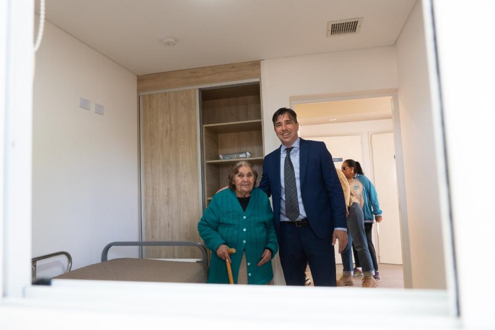 Franco Flexas inauguró una residencia para adultos mayores