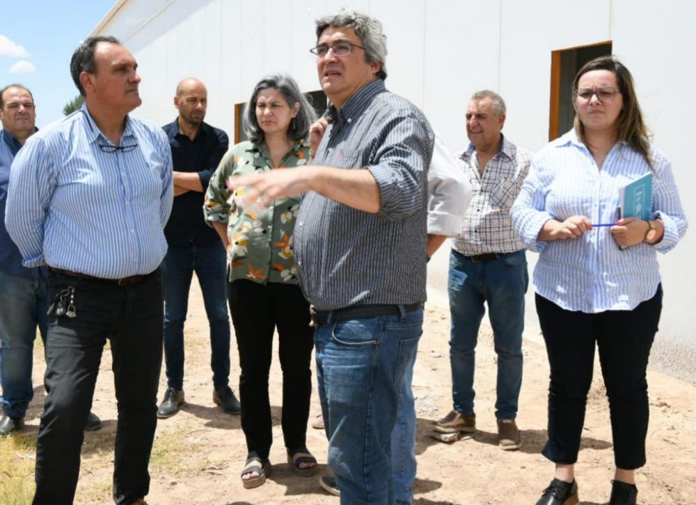 Rodríguez recorrió las obras del nuevo frigorífico de Arrecifes