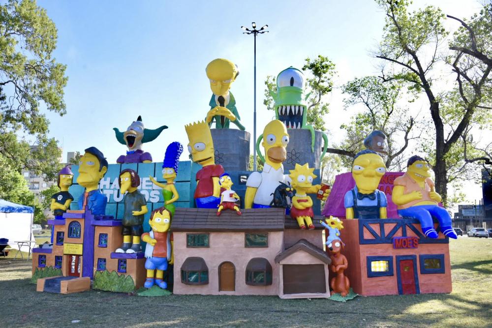 Los platenses eligieron a “Los Simpson” como el muñeco ganador en la quema de Año Nuevo