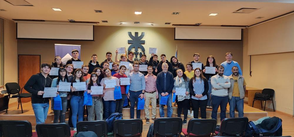 Oxbow Copetro: Entrega de certificados a alumnos de escuelas técnicas