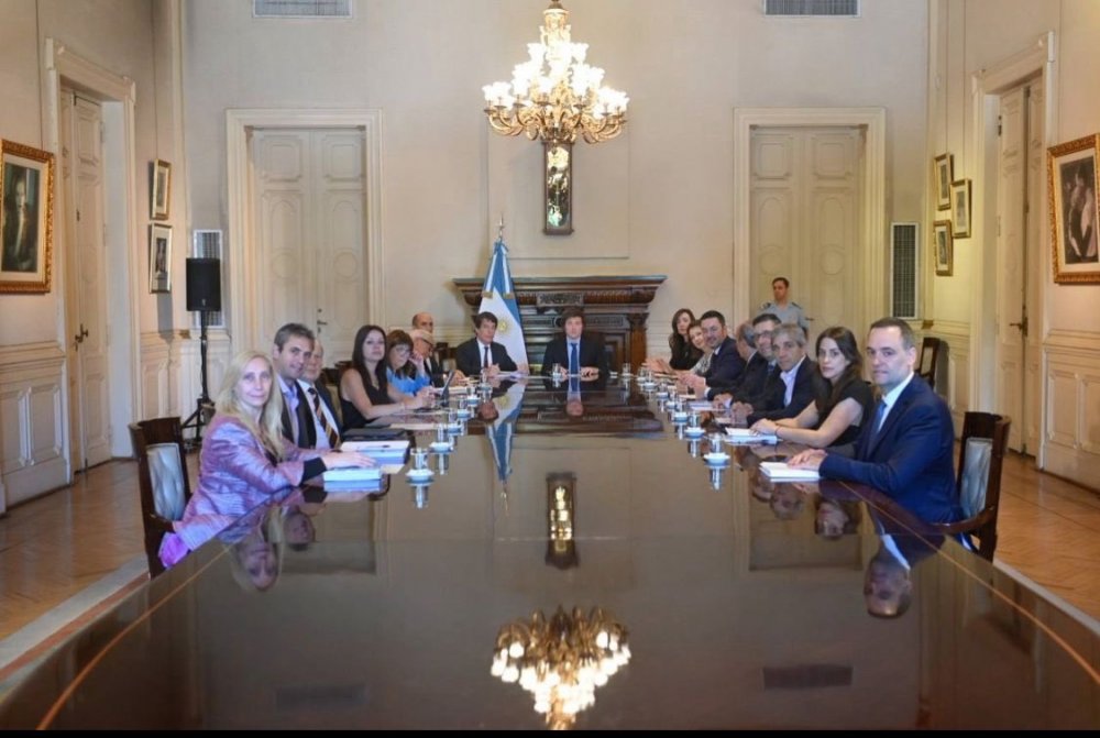 Milei encabezó la primera reunión de gabinete de su Gobierno