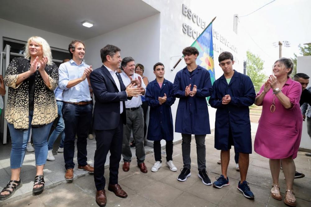 Kicillof inauguró un nuevo edificio educativo en Adolfo Alsina