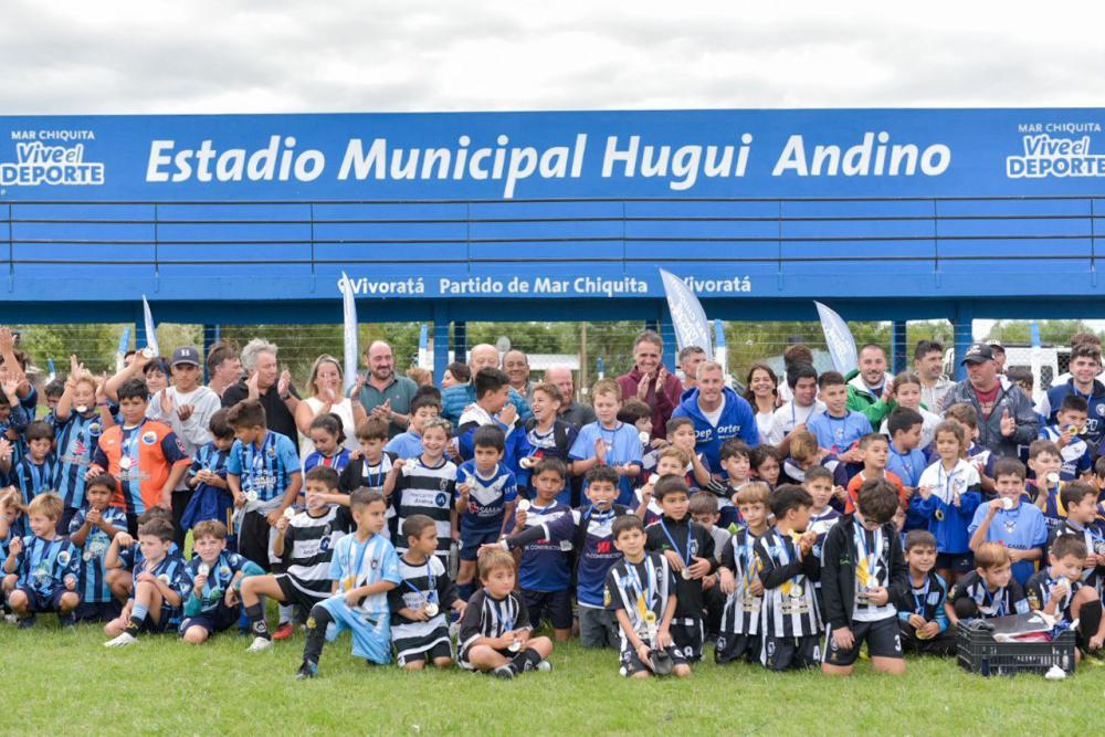 Katopodis inauguró la nueva tribuna del Estadio Municipal en Vivoratá