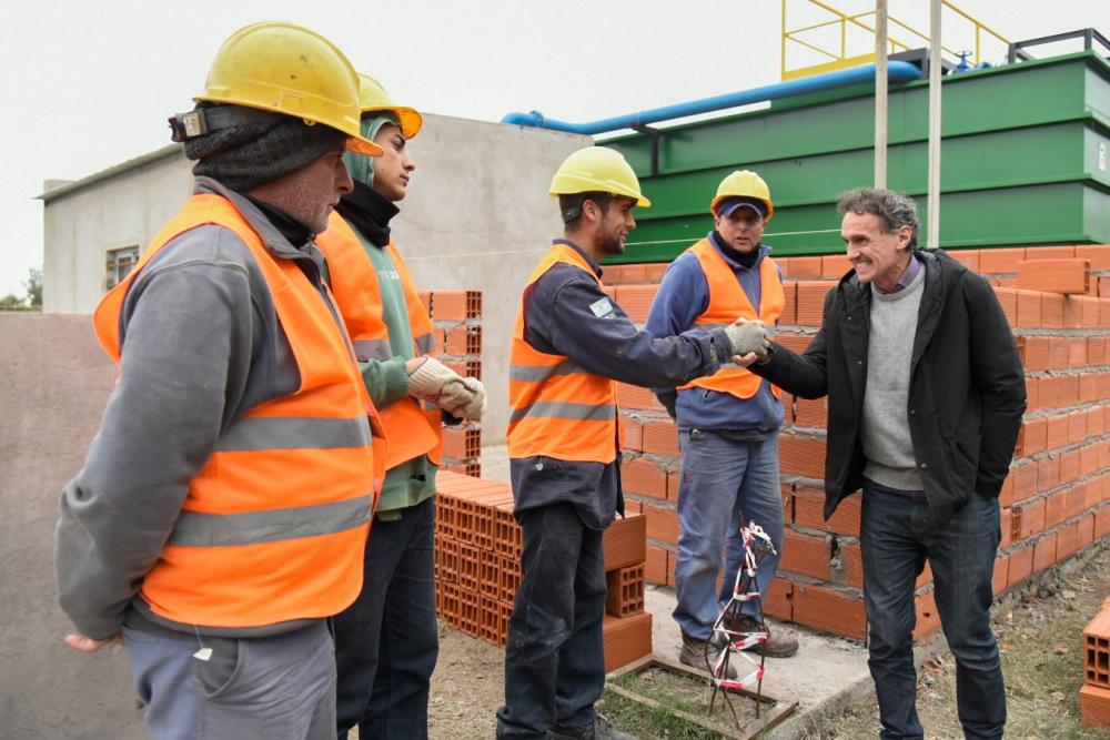 Katopodis recorrió obras de saneamiento y el nuevo CDI de Mechita