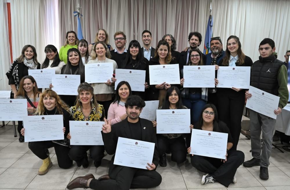 Programa Puentes: egresados de Villa Gesell recibieron sus diplomas universitarios