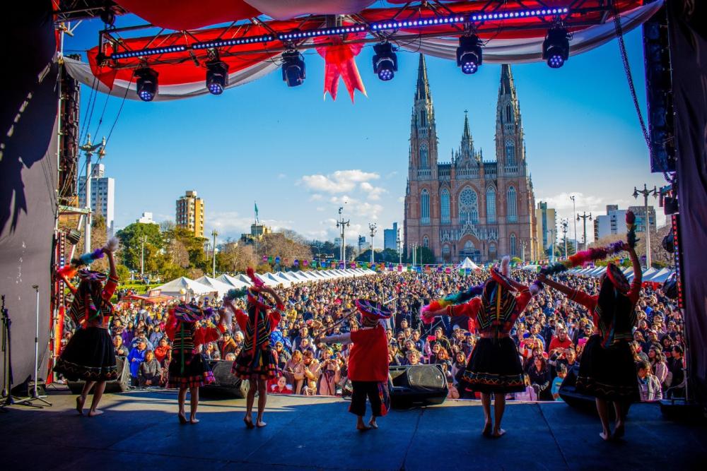 Música, danzas, gastronomía y más: Se palpita una nueva edición de “Perú Vive”