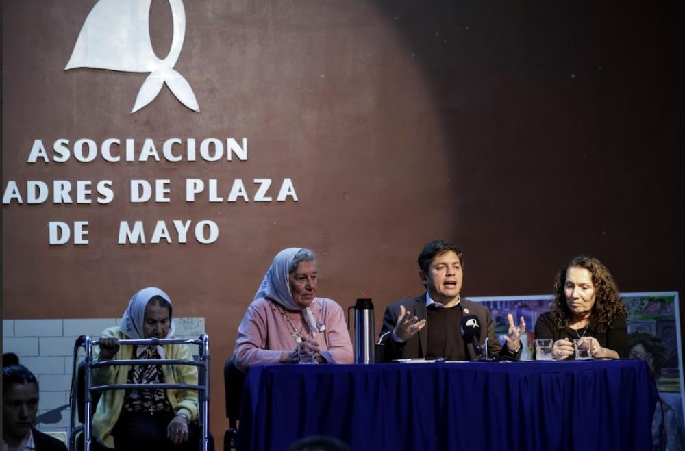 Kicillof dictó una clase pública en defensa de la Universidad de las Madres de Plaza de Mayo