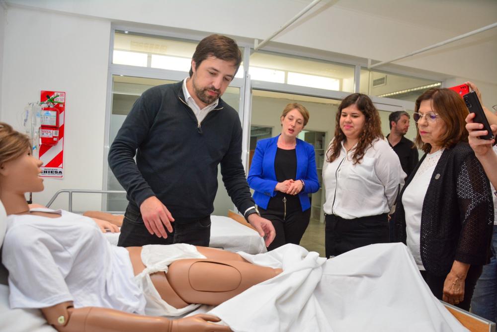 Kreplak inauguró obras y equipos en el hospital Piñeyro y San José