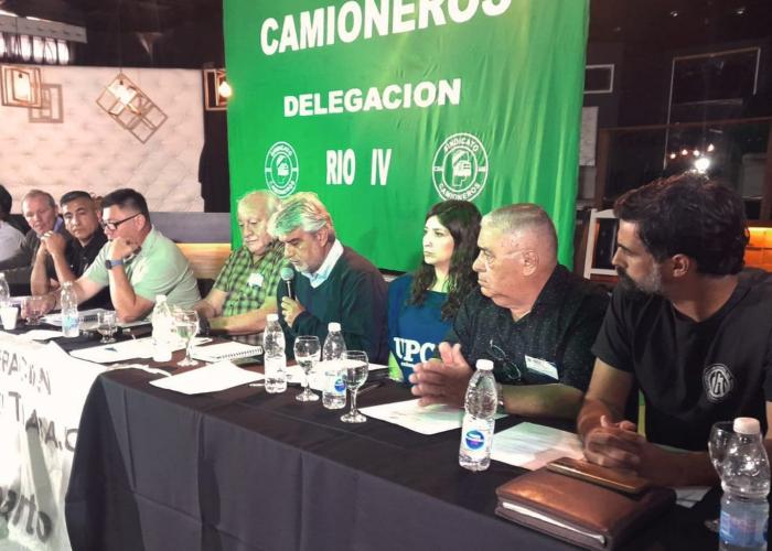 Correa asistió en Córdoba a plenario de CGT y se reunió con las tres centrales