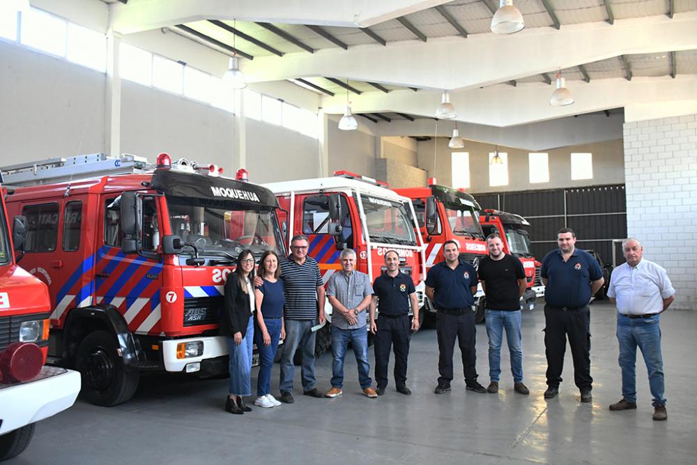 Britos entregó un cheque a los Bomberos Voluntarios