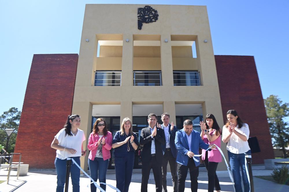 Kicillof inauguró la Casa de la Provincia en Colón