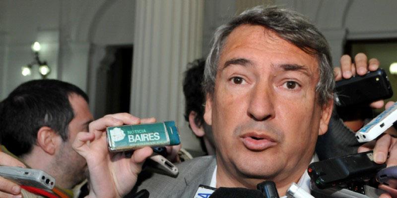 Ratifican el procesamiento y un embargo millonario contra el exministro de Transporte bonaerense Ratifican el procesamiento y un embargo millonario contra el exministro de Transporte bonaerense