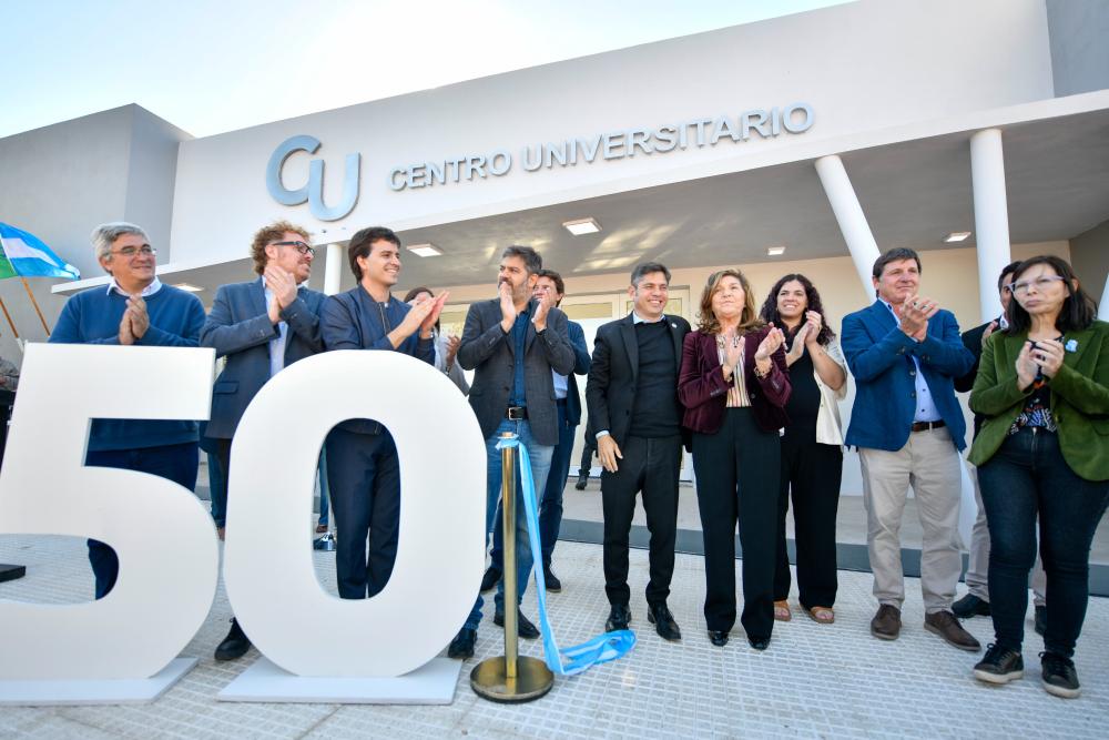 Kicillof inauguró un centro universitario en Carlos Tejedor y entregó viviendas en Lincoln Kicillof inauguró un centro universitario en Carlos Tejedor y entregó viviendas en Lincoln