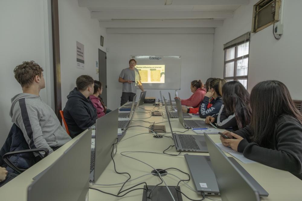 Edelap impulsa un programa de formación en habilidades digitales para jóvenes Edelap impulsa un programa de formación en habilidades digitales para jóvenes