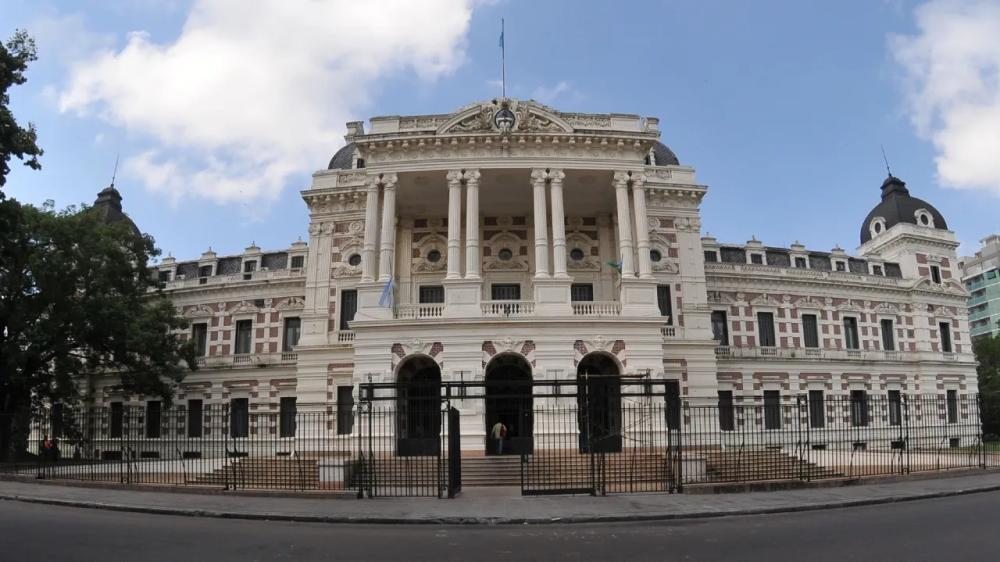 La Provincia transfirió el primer desembolso del Fondo de Emergencia y Fortalecimiento de la Inversión Municipal La Provincia transfirió el primer desembolso del Fondo de Emergencia y Fortalecimiento de la Inversión Municipal