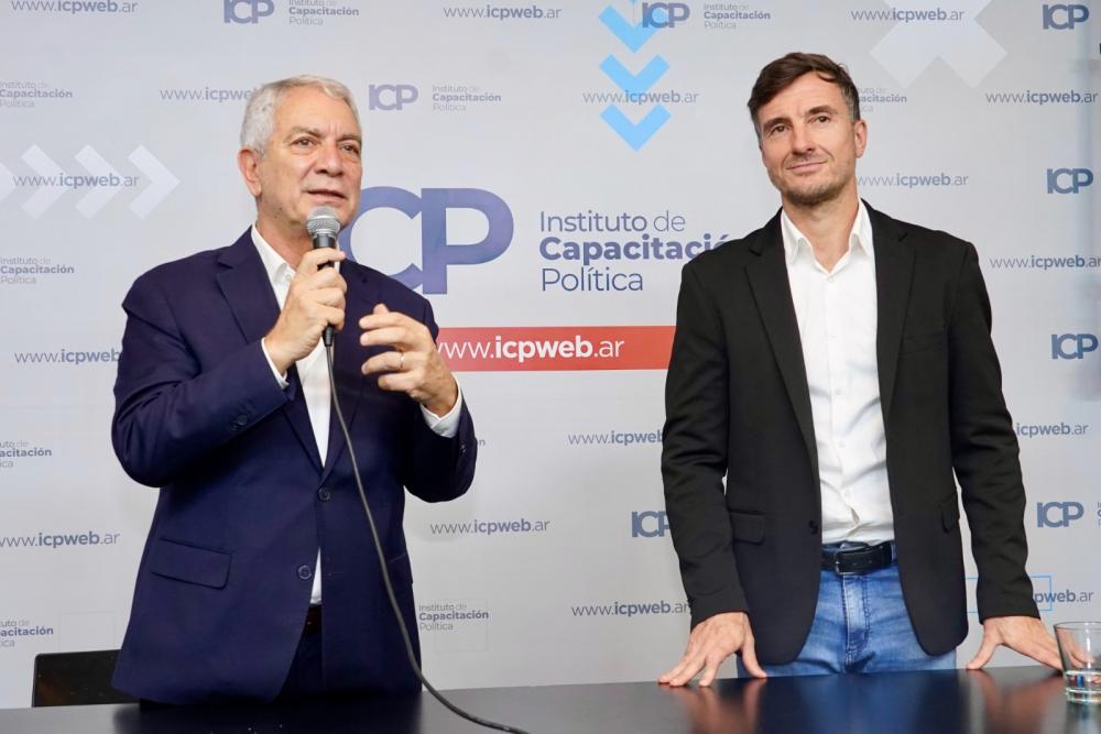 Con Alak y Ghi, comenzó en La Plata un ciclo de conferencias sobre gobiernos y territorios Con Alak y Ghi, comenzó en La Plata un ciclo de conferencias sobre gobiernos y territorios