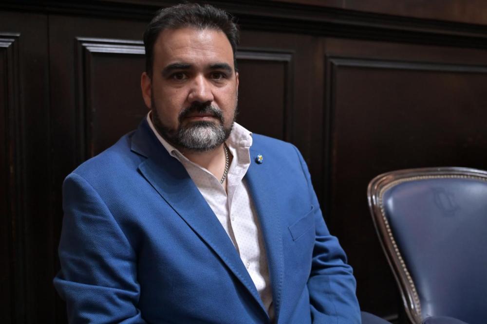 Fabián Luayza presentó un proyecto de ley para sancionar el uso malicioso de la tecnología en las campañas electorales Fabián Luayza presentó un proyecto de ley para sancionar el uso malicioso de la tecnología en las campañas electorales