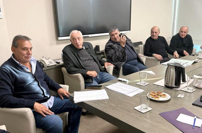 Transporte se reunió en la UTA por las líneas 333, 407, 437 y la 707 Transporte se reunió en la UTA por las líneas 333, 407, 437 y la 707