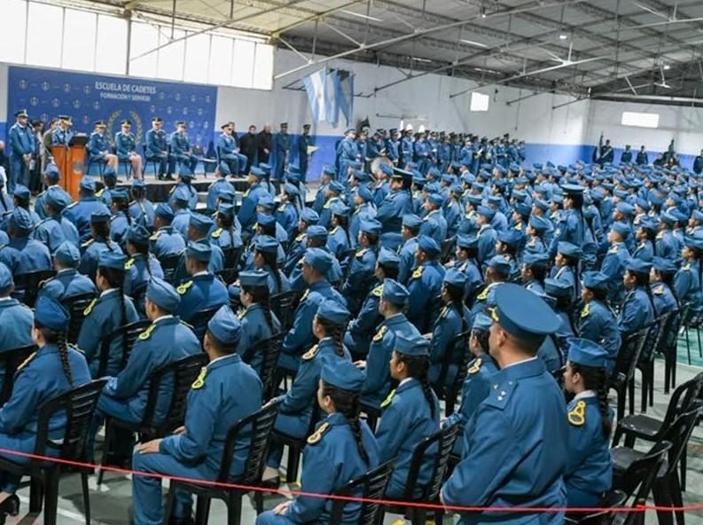 320 aspirantes pasaron a ser cadetes de primer año en el Servicio Penitenciario Bonaerense 320 aspirantes pasaron a ser cadetes de primer año en el Servicio Penitenciario Bonaerense