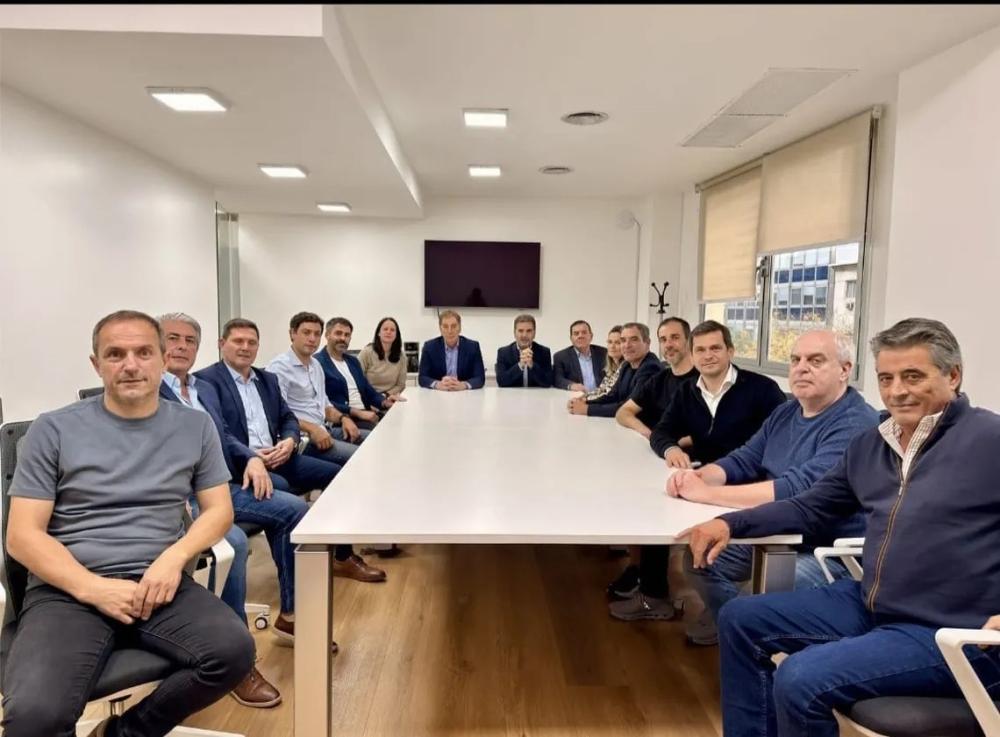 Santilli dialogó con Ritondo y los intendentes del PRO sobre la gestión bonaerense Santilli dialogó con Ritondo y los intendentes del PRO sobre la gestión bonaerense