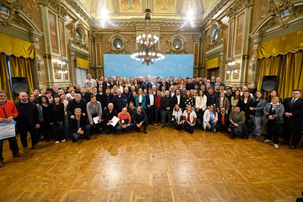 Kicillof se reunió con intendentes para repudiar el ajuste del Gobierno nacional en materia de salud Kicillof se reunió con intendentes para repudiar el ajuste del Gobierno nacional en materia de salud