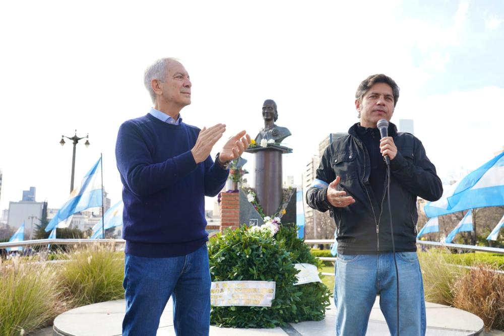 Kicillof: “El mejor homenaje a Evita es organizarnos para construir una alternativa que le devuelva a nuestro pueblo el futuro que se merece” Kicillof: “El mejor homenaje a Evita es organizarnos para construir una alternativa que le devuelva a nuestro pueblo el futuro que se merece”