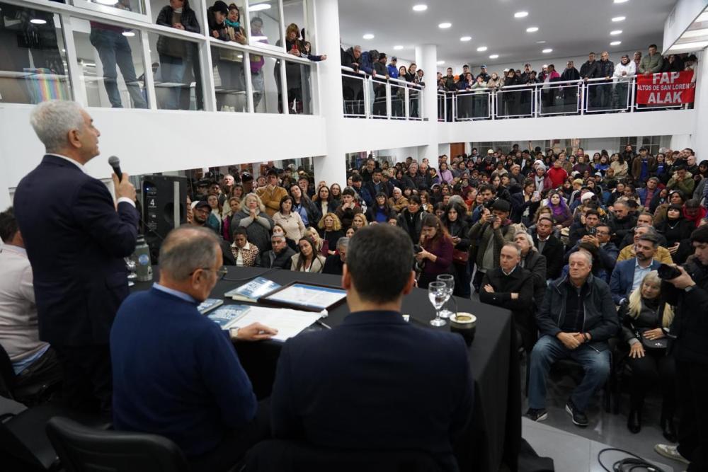Alak junto a Alberto Descalzo: “En el peronismo no sobra nadie, necesitamos a todos” Alak junto a Alberto Descalzo: “En el peronismo no sobra nadie, necesitamos a todos”