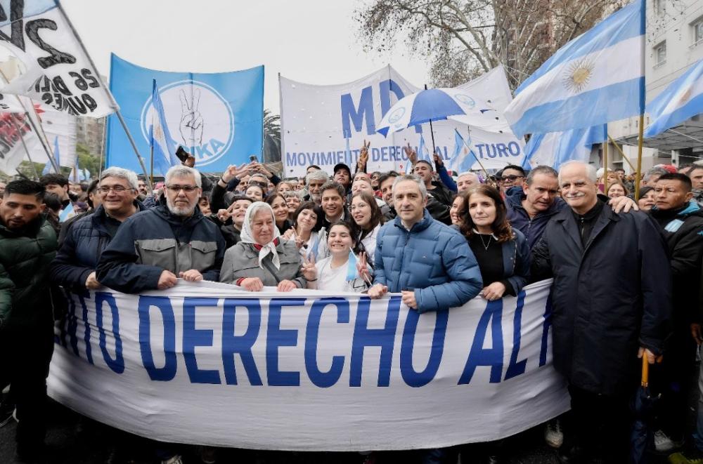 Kicillof participó de la marcha en rechazo al proyecto de Ley de Inviolabilidad de la Propiedad Privada Kicillof participó de la marcha en rechazo al proyecto de Ley de Inviolabilidad de la Propiedad Privada
