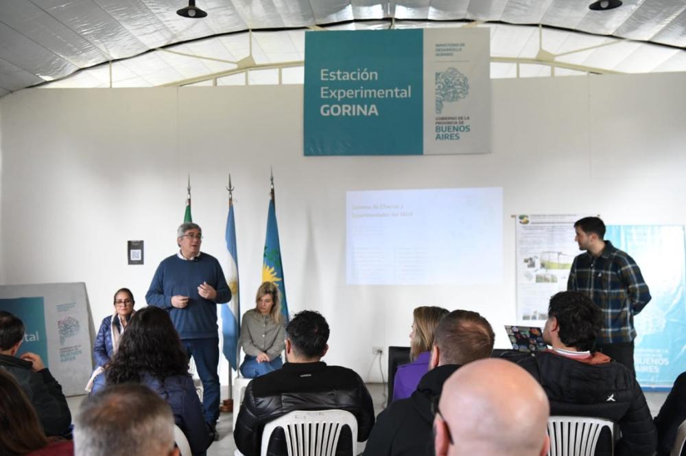 Rodríguez recibió a una delegación brasileña y recorrió los ensayos de bioinsumos de la Chacra Experimental de Gorina Rodríguez recibió a una delegación brasileña y recorrió los ensayos de bioinsumos de la Chacra Experimental de Gorina