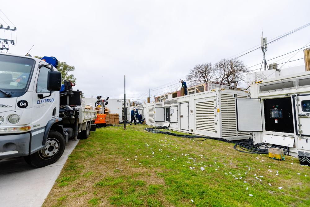 En 48 horas Edelap restableció el servicio al 99% de los usuarios afectados tras el incendio en la estación transformadora Tolosa En 48 horas Edelap restableció el servicio al 99% de los usuarios afectados tras el incendio en la estación transformadora Tolosa